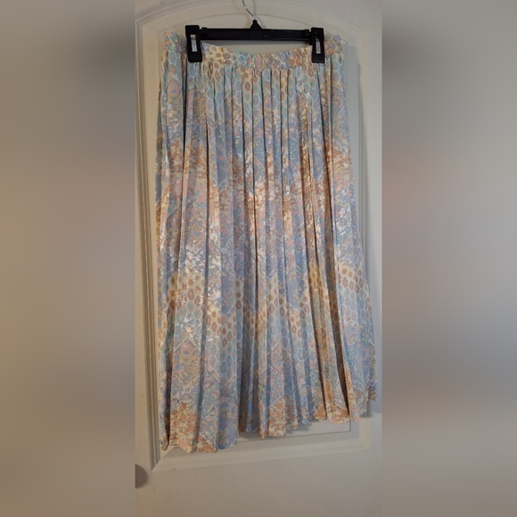 Andrea gayle pastel folding skirt size medium old money formal
Party formal - Picture 3 of 5